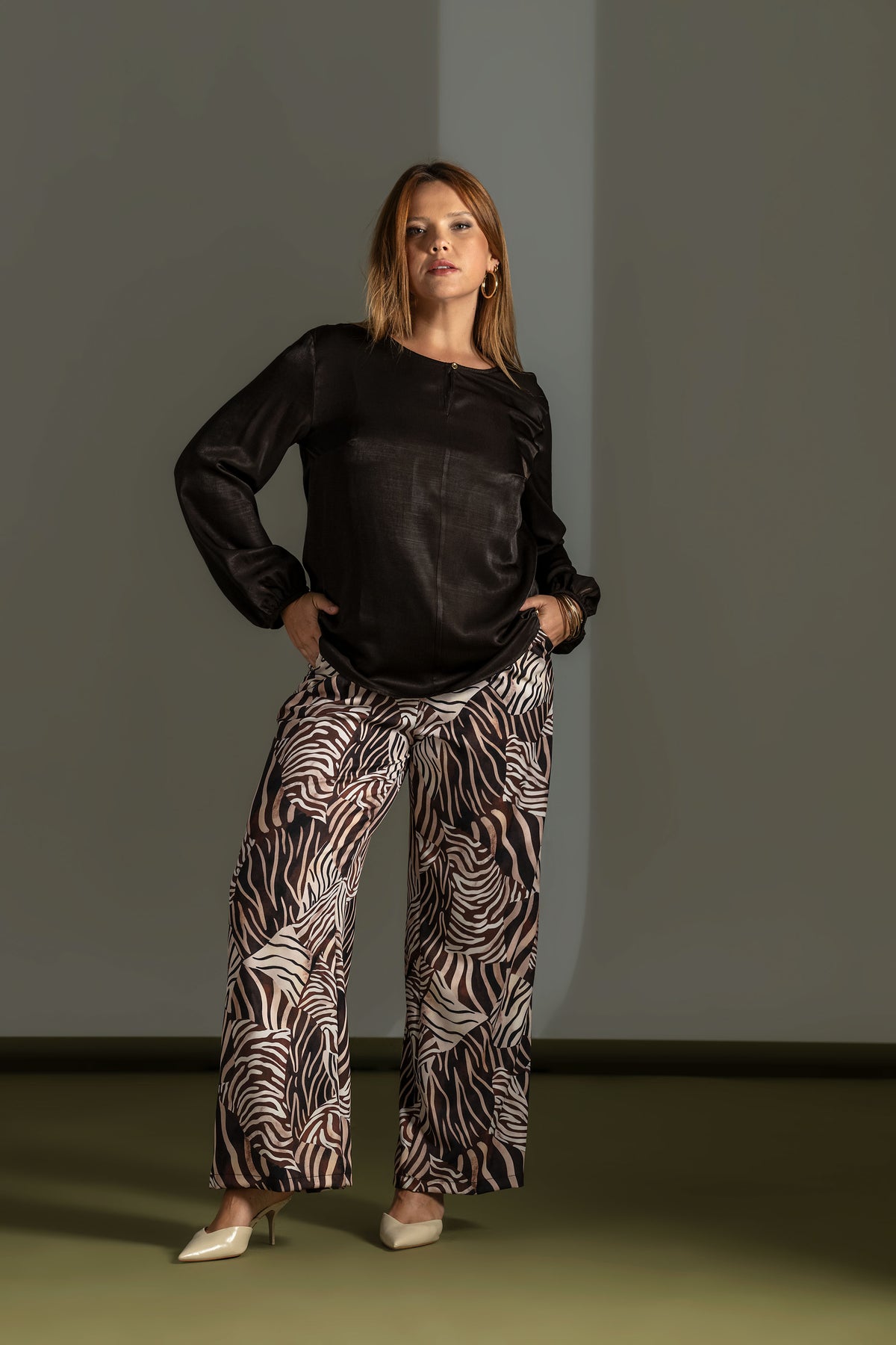 Calças elegantes com estampado animal Quattro Venti