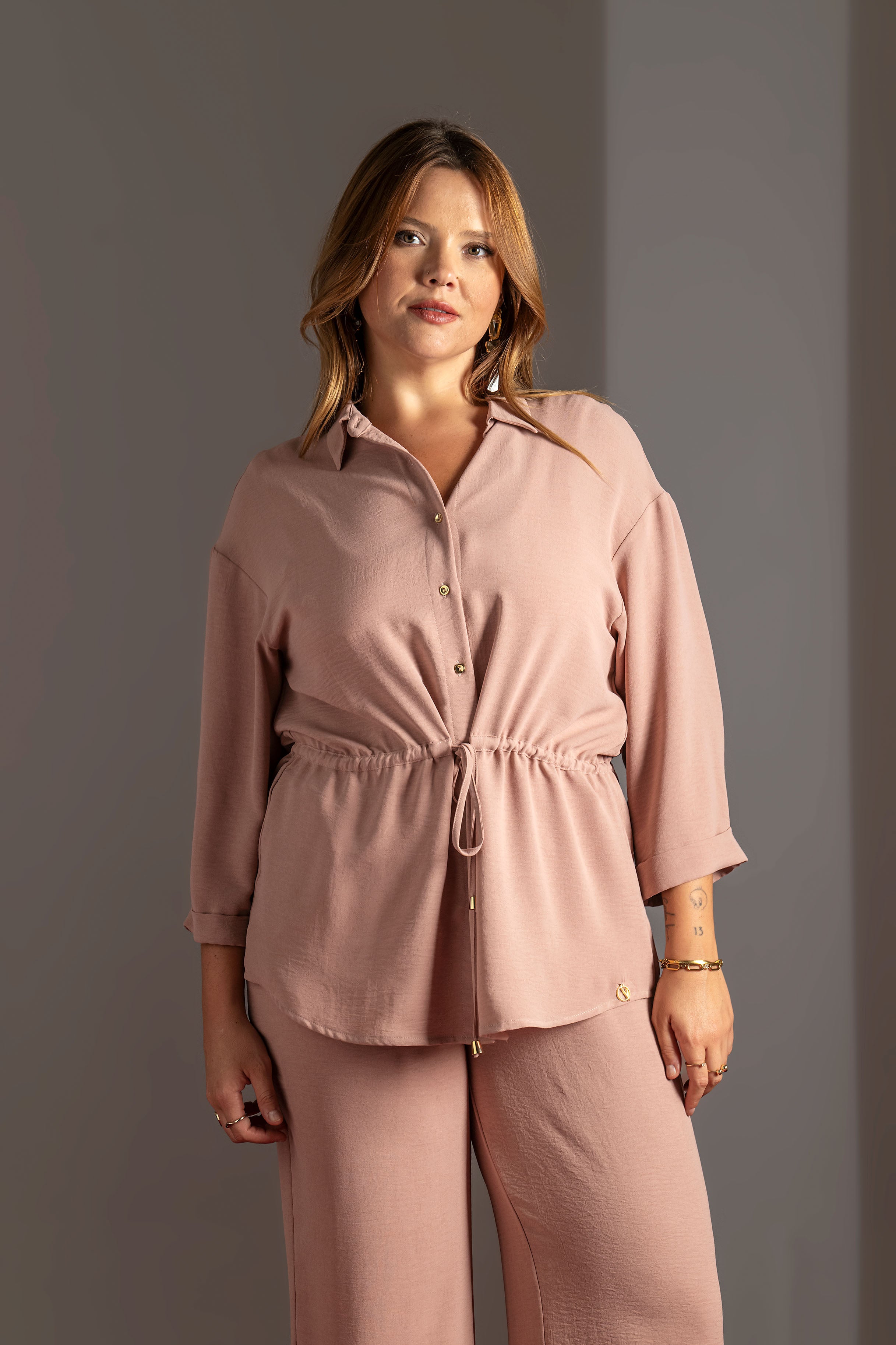 Elegant Button-Front Blouse with Cinched Waist Quattro Venti