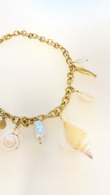 Chunky Shimmering Link Chain Cowrie Shell Necklace Jetlag