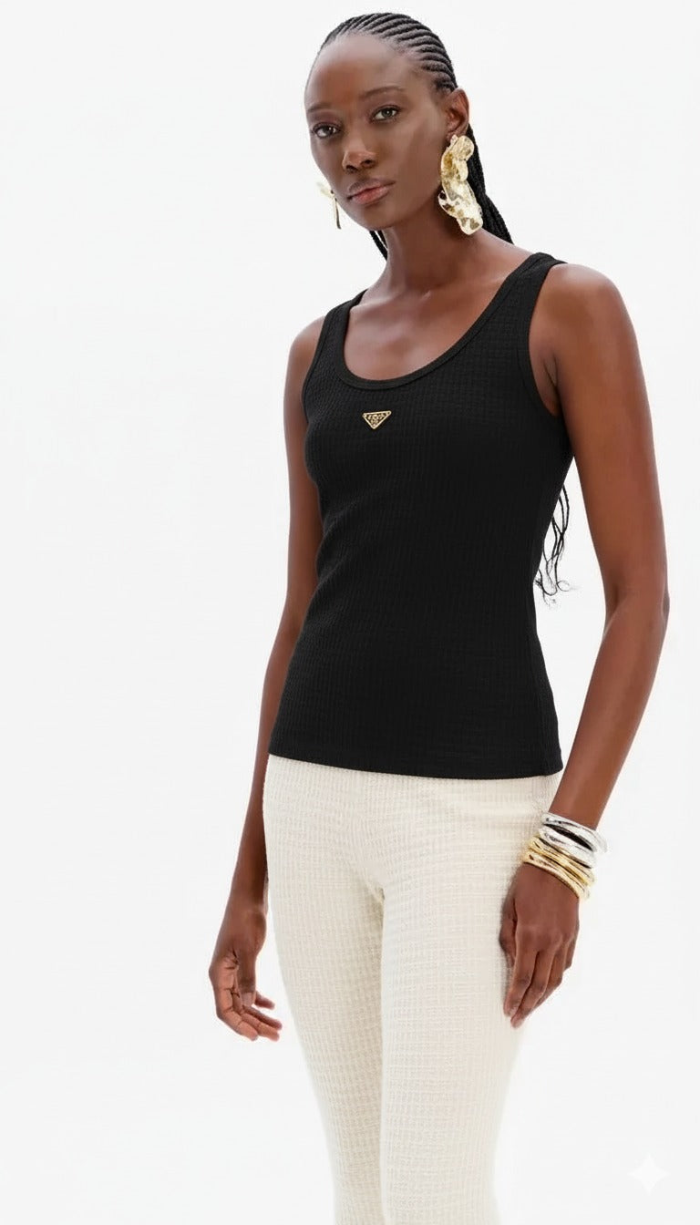 Basic Sleeveless Top with Front Appliqué Lança Perfume