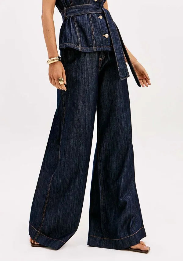 Super High-Rise Wide-Leg Jeans Lança Perfume