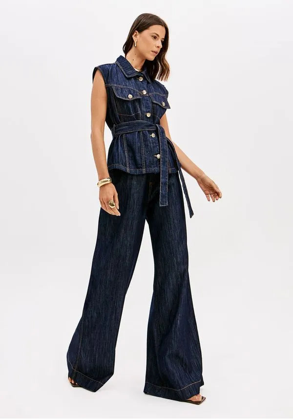 Super High-Rise Wide-Leg Jeans Lança Perfume