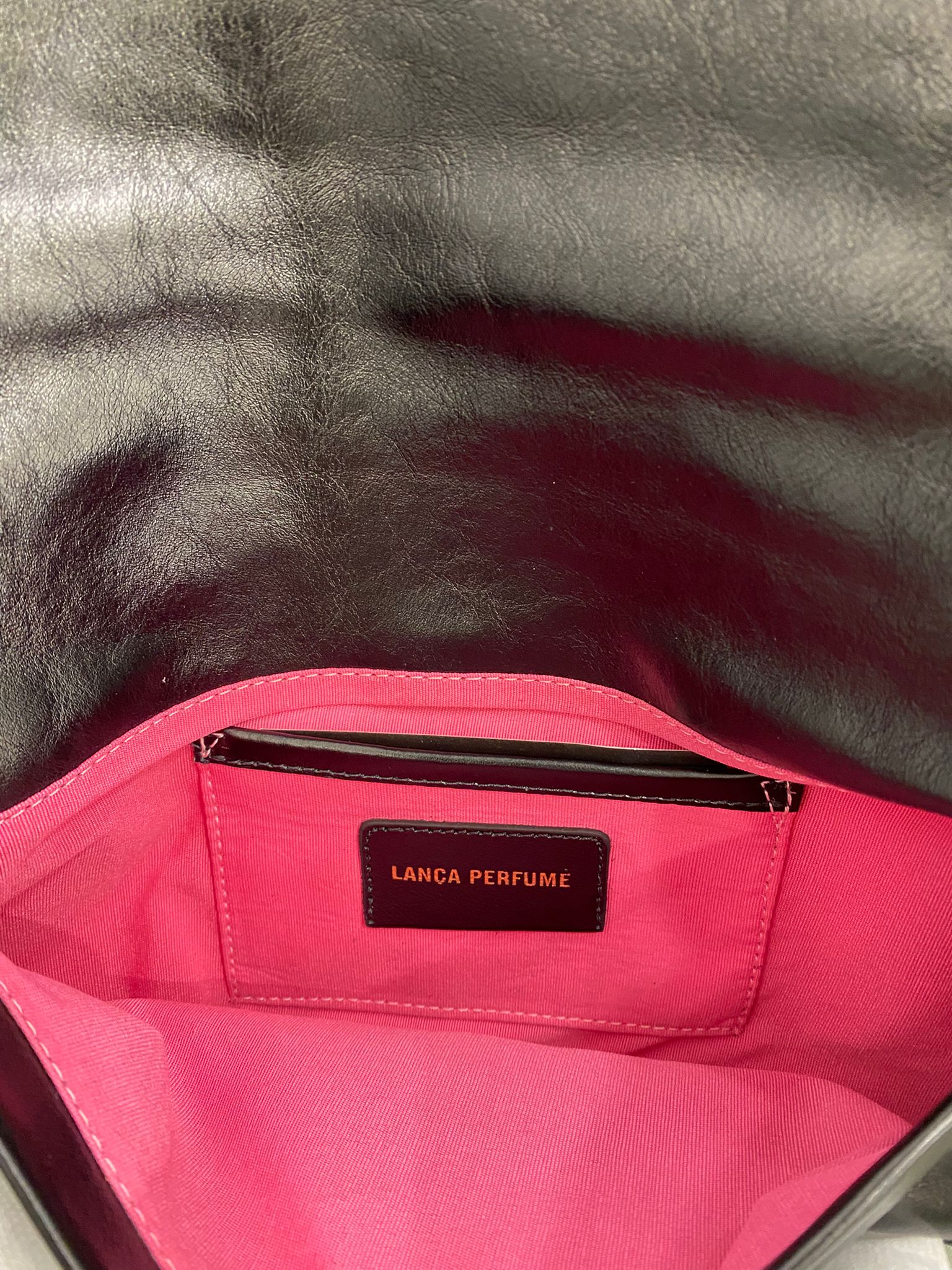 Clutch em pele com detalhe Maxi Metal LP Lança Perfume