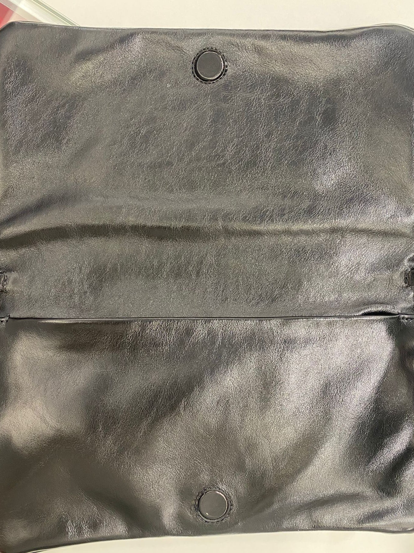 Clutch em pele com detalhe Maxi Metal LP Lança Perfume