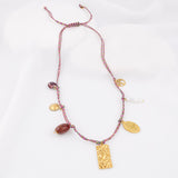 Colar com pingente de sol em cordão vermelho Jetlag