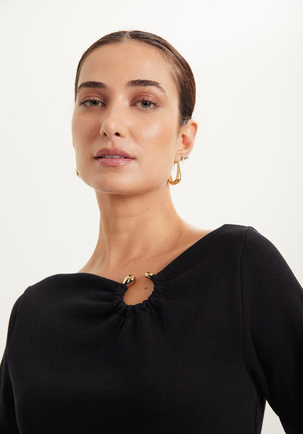 Cropped Long-Sleeve Blouse with Ring Detail Lez a Lez