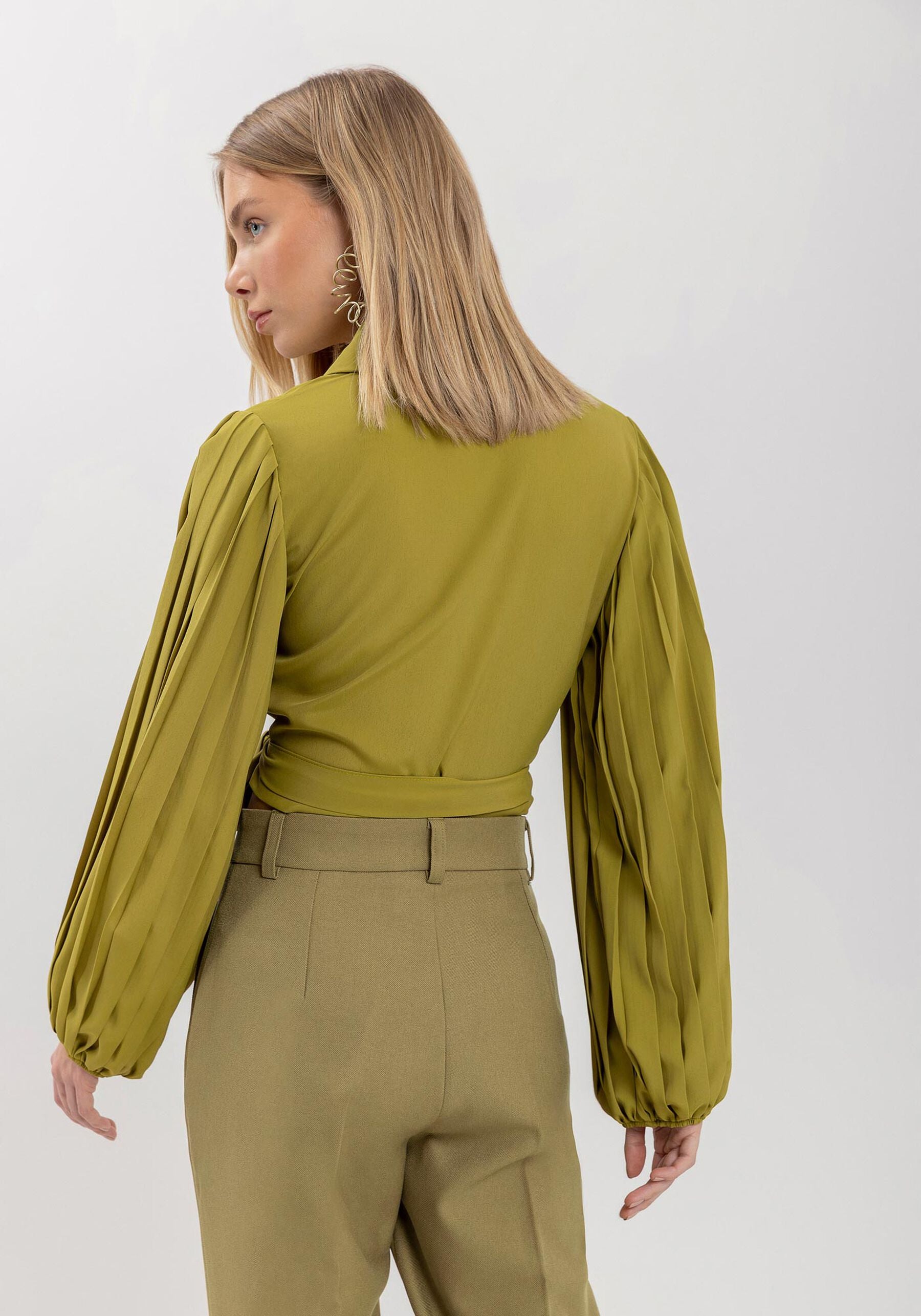 Cropped Wrap Blouse with Pleated Long Sleeves Lez a Lez