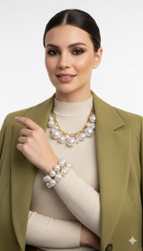 Gold Bracelet with Round Pearl Pendants Jetlag